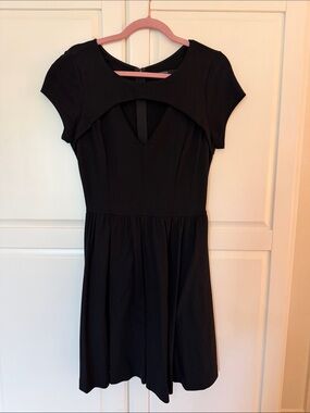 GUESS Classic Black Short Sleeve Fit & Flare Dress